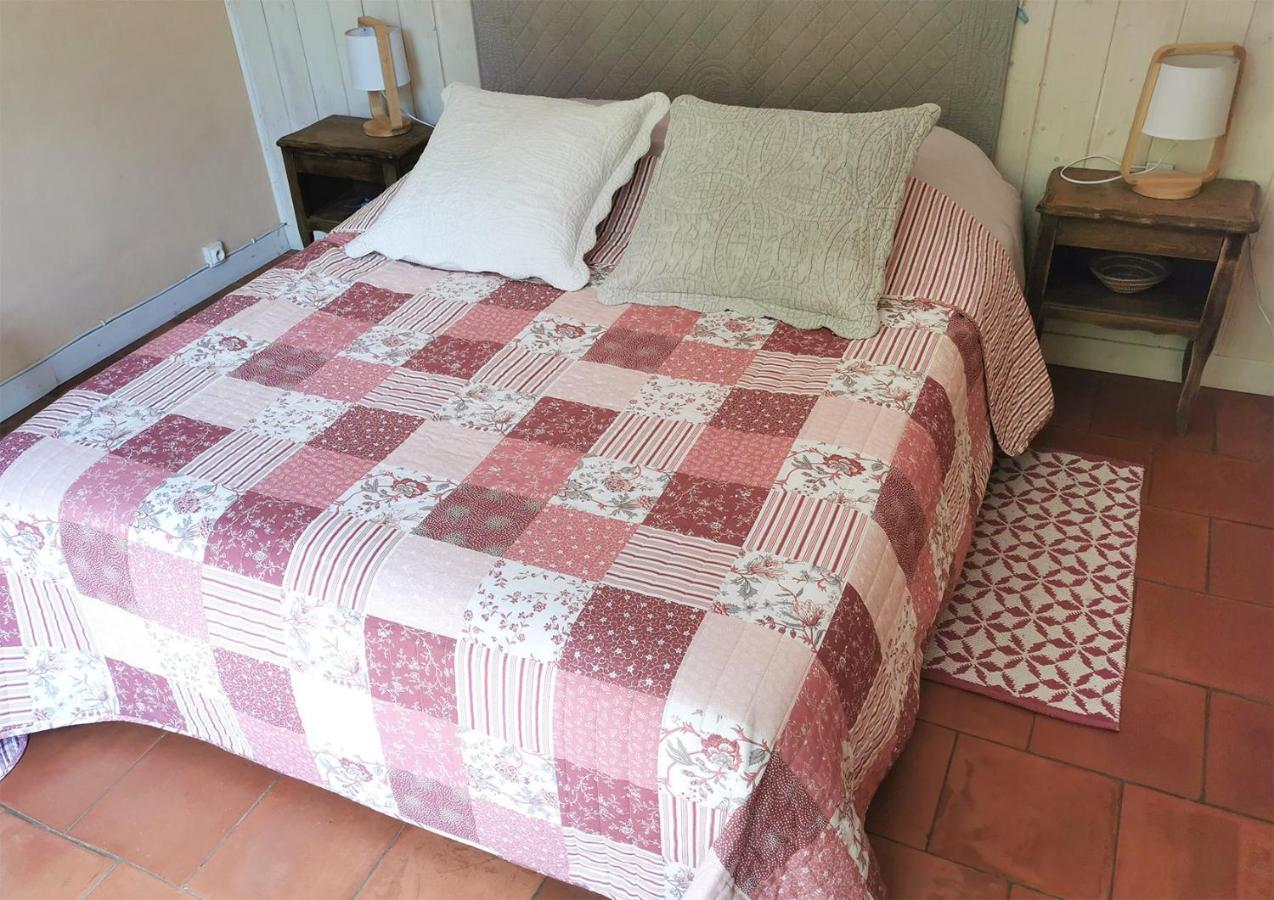 Les Jardins De Camelot Bed & Breakfast Villegouge Ngoại thất bức ảnh