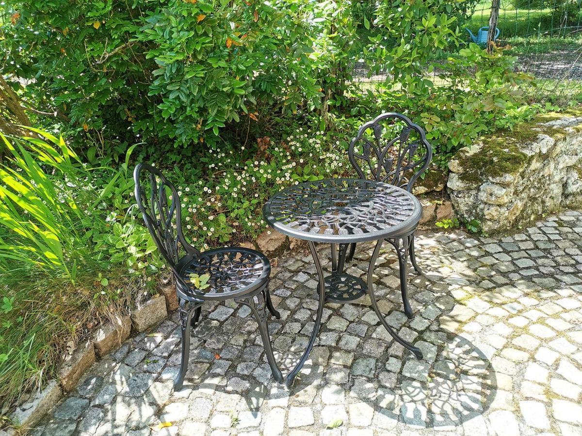 Les Jardins De Camelot Bed & Breakfast Villegouge Ngoại thất bức ảnh