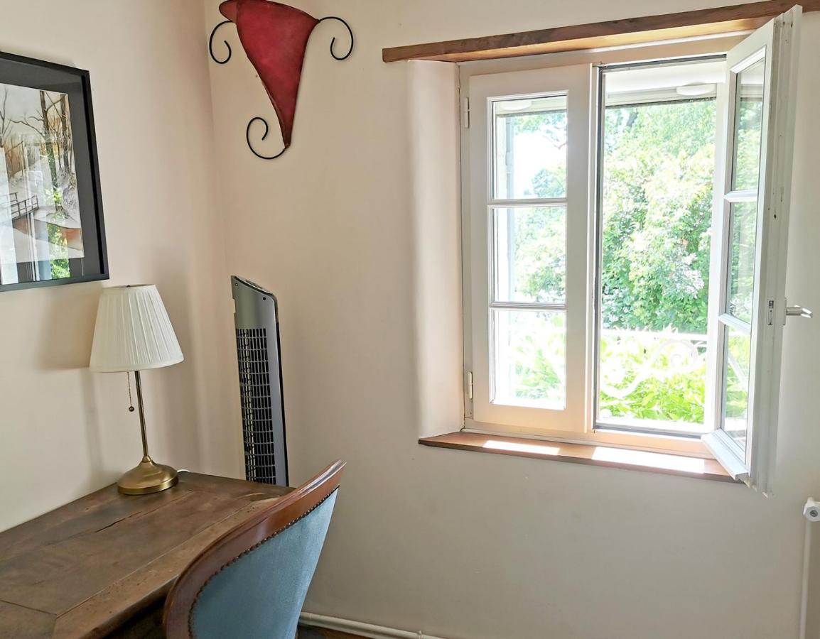 Les Jardins De Camelot Bed & Breakfast Villegouge Ngoại thất bức ảnh