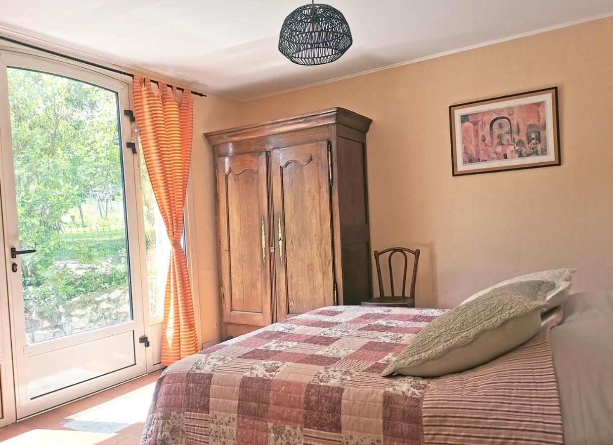 Les Jardins De Camelot Bed & Breakfast Villegouge Ngoại thất bức ảnh