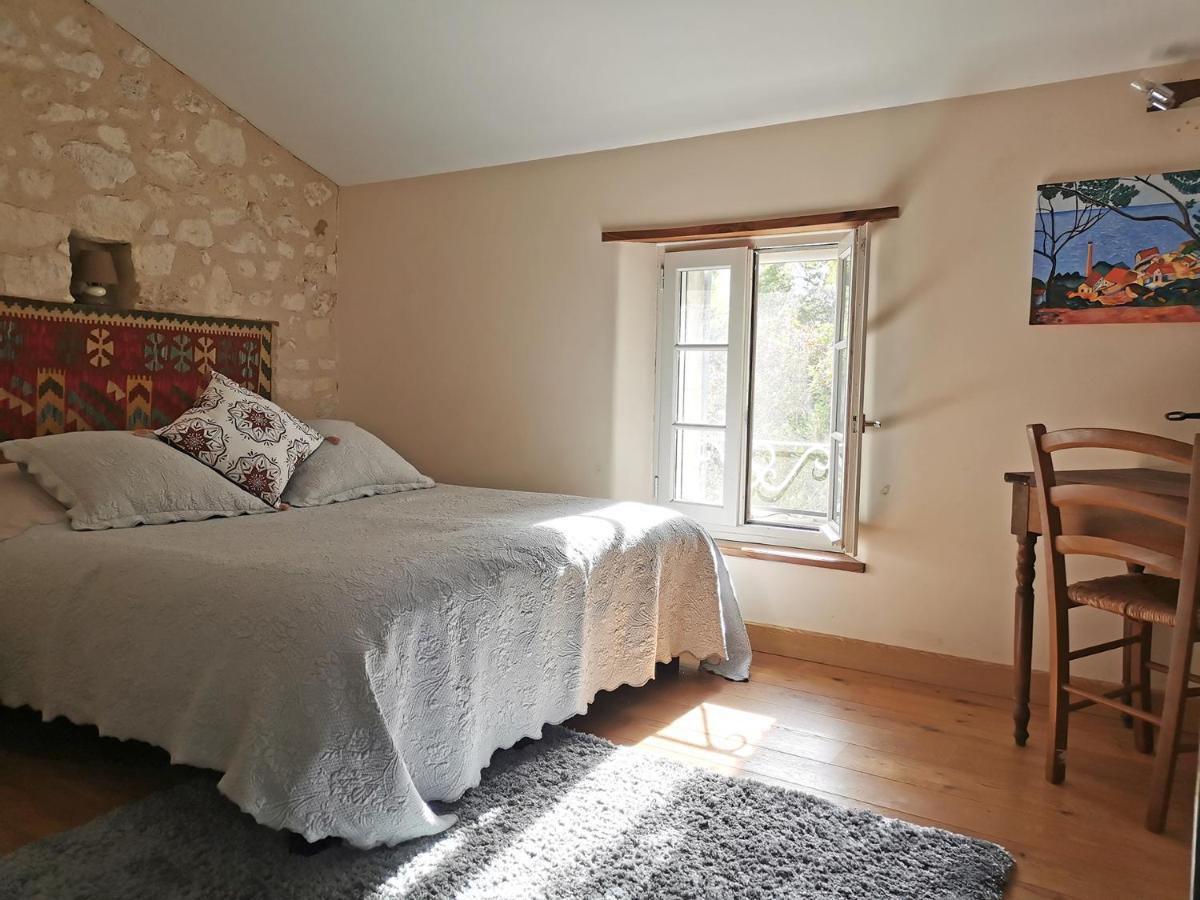 Les Jardins De Camelot Bed & Breakfast Villegouge Ngoại thất bức ảnh