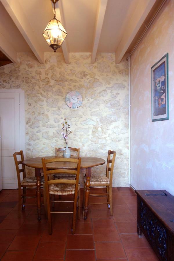 Les Jardins De Camelot Bed & Breakfast Villegouge Ngoại thất bức ảnh