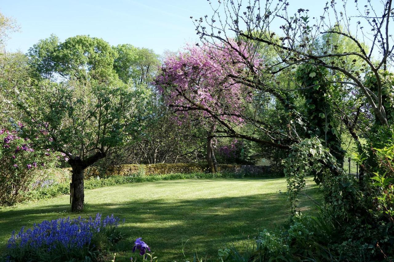 Les Jardins De Camelot Bed & Breakfast Villegouge Ngoại thất bức ảnh